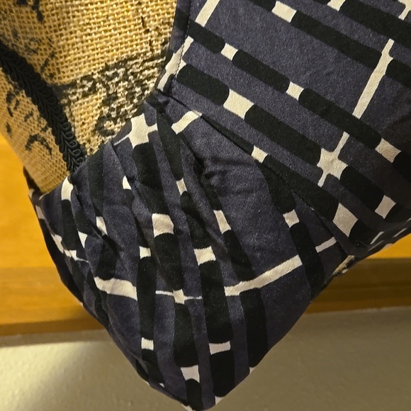 Banana Republic Black Cap Sleeve Mini Dress. Size 00Petite - Picture 3 of 9